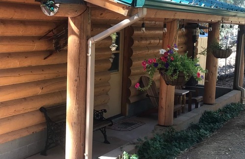 Strawberry Cabin | Beautiful bunkhouse in forest just hours outside Phoenix metro area