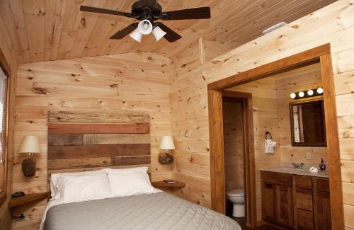 Equality House | Beautiful Cabin with Hot-tub in Herod, Illinois