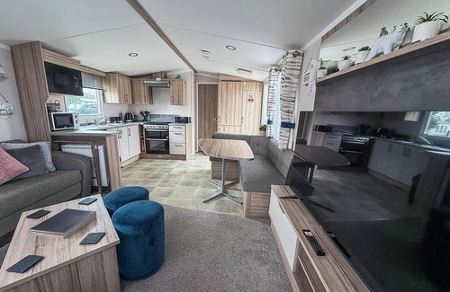 Clacton-on-Sea House | Beautiful caravan with decking and free WiFi at Highfield Grange ref 26740WR