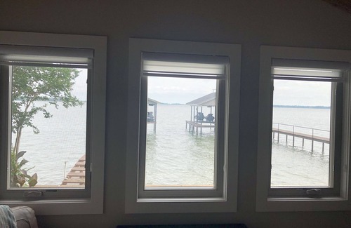 Tool Cottage | Beautiful Cedar Creek Lake Romantic Cottage Lakeside