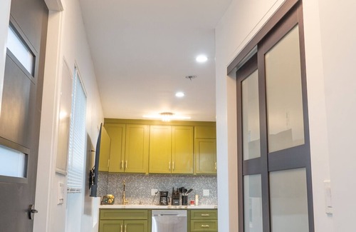 Elysian Heights House | Beautiful central getaway- walk to lake, park and amazing restaurants and bars.