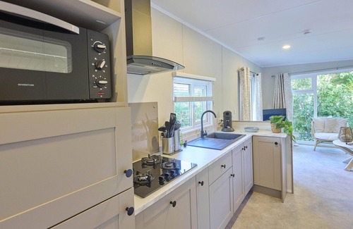 Goedereede Ski Chalet | Beautiful chalet near the beach, next to the sea