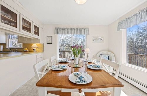 South Chatham House | Beautiful Chatham, Sun Sand & Surf. 8/10 mile to beaches ,pet friendly home