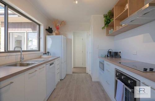 Rothesay Bay House | Beautiful Coastal Home Rothesay Bay