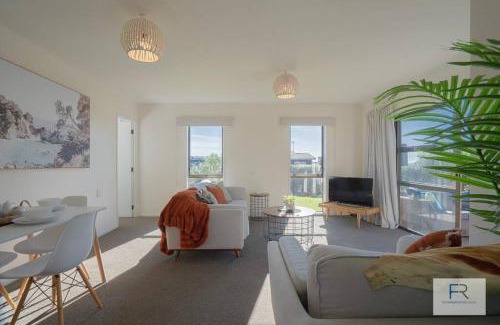 Rothesay Bay House | Beautiful Coastal Home Rothesay Bay