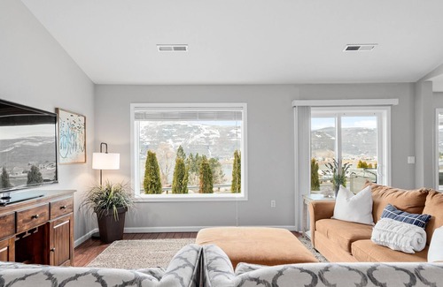 Sunland Estates House | Beautiful Columbia river views! Close to the Gorge Amphitheatre!