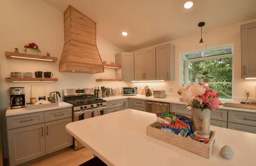 Homer House | Beautiful, comfortable, clean, scenic, bay and mountain view home.