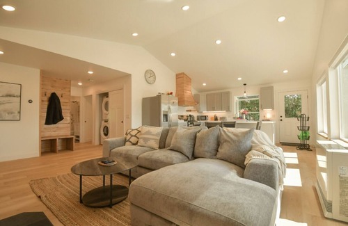 Homer House | Beautiful, comfortable, clean, scenic, bay and mountain view home.