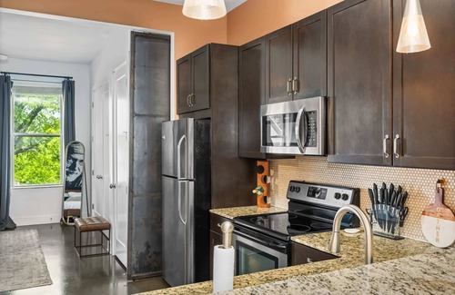 West End Condo | Beautiful Condo for 4, Mins to Nashville Nightlife