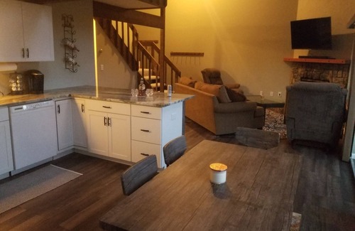 Wildernest Condo | Beautiful Condo With Mountain Views