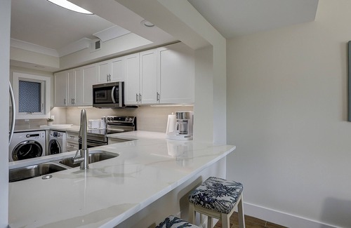 Hilton Head Island Condo | Beautiful condo with ocean & pool views, hot tub + snowbird friendly