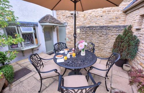 Sherston House | Beautiful Cottage in Picturesque Cotswolds Village