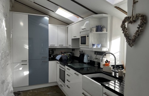 Llanfair Cottage | Beautiful Cottage near Harlech with ocean views