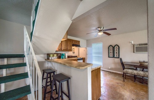 Canyon Lake Cottage | Beautiful Cottage on Canyon Lake that sleeps 6! Over 400 feet of waterfront!