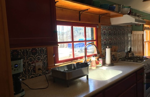 North Creek Cottage | Beautiful cottage on quiet country road walking distance to charming North Creek