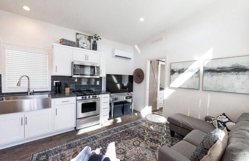 Old Southwest House | Beautiful Cottage on Historic Grounds