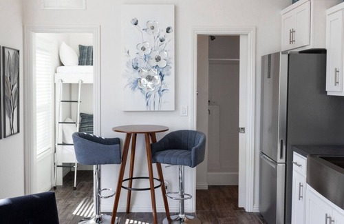 Old Southwest House | Beautiful Cottage on Historic Grounds