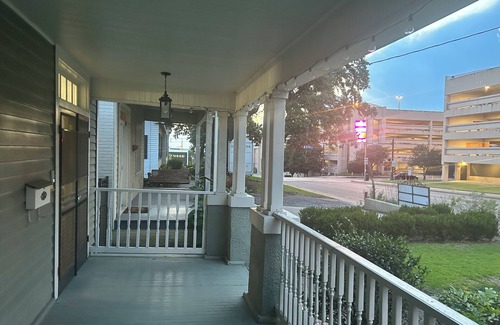 Historic Downtown Baton Rouge House | Beautiful Cottage - Prime Downtown Location!