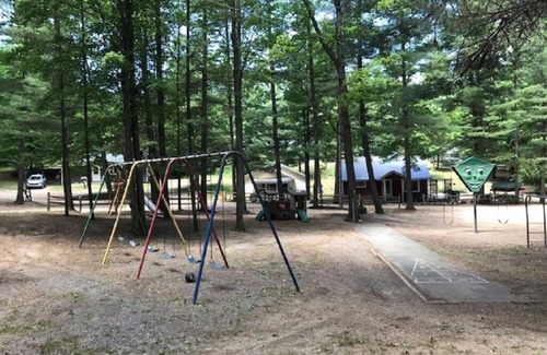 Mayfield Cottage | Beautiful Cottage on Arbutus Lake, Traverse City, MI 49696