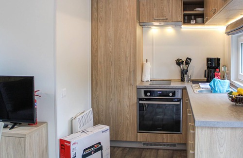 Wemding House | Beautiful cottage with panoramic view of the lake.