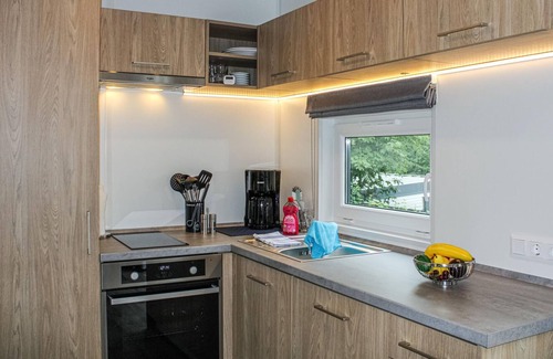 Wemding House | Beautiful cottage with panoramic view of the lake.