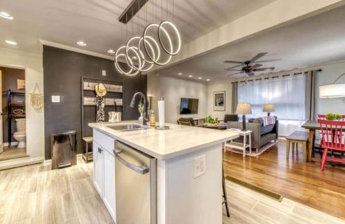 Miller Beach House | Beautiful Cottage with Hot-tub in Gary, Indiana