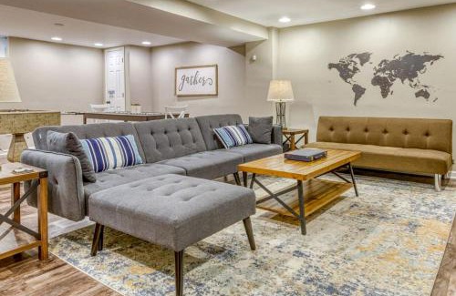 Miller Beach House | Beautiful Cottage with Hot-tub in Gary, Indiana