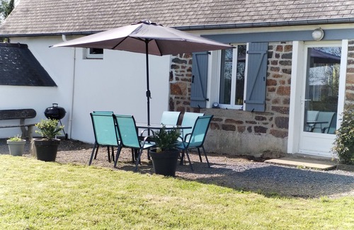 Gavray Cottage | Beautiful country Cottage nLa Croix Douillet perfect for couples and families.