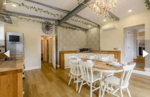 Abbess Roding House | Beautiful Countryside cottage
