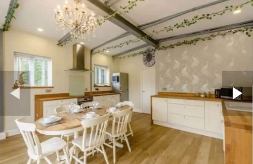 Abbess Roding House | Beautiful Countryside cottage