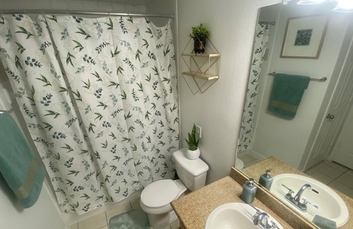 Shady Acres Apartment | Beautiful & Cozy 2Bed/2Batg in The Heights