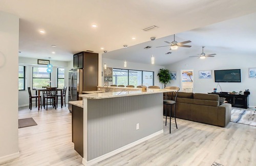 Kings Lake House | Beautiful Cozy 3-bedroom House