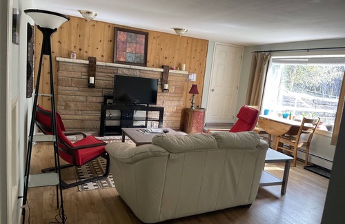 Anchorage House | Beautiful, Cozy and Comfortable Alaskan Home. 2 bedroom with queen beds /1 bath.