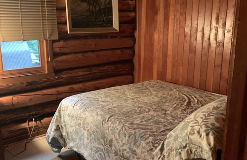 Victoria Beach Cottage | Beautiful cozy log cabin