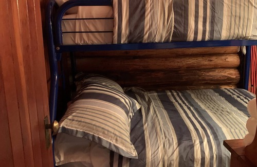 Victoria Beach Cottage | Beautiful cozy log cabin