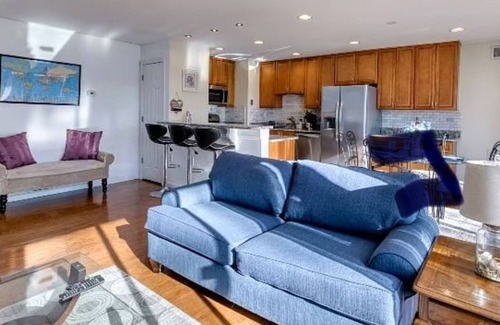Annandale Condo | “Beautiful, Cozy & Lot of Natural Light Condo!”