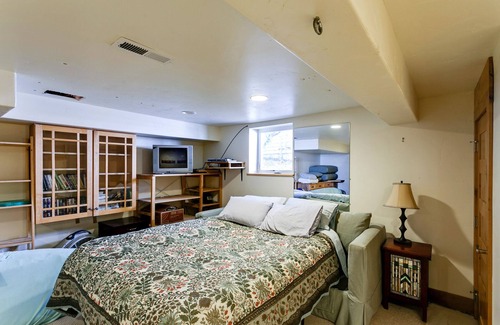Hood River House | Beautiful Creekside DT Hood River Home, balcony w/River Views, walk to town