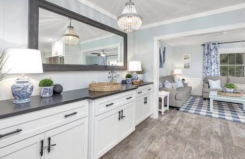 Saint Simons Heights House | Beautiful Designer Home - Close to beach - Walkable to Redfern shopping & dining