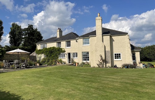 Billingshurst House | Beautiful detached early Georgian country house, pool & 2 bedroom cottage.