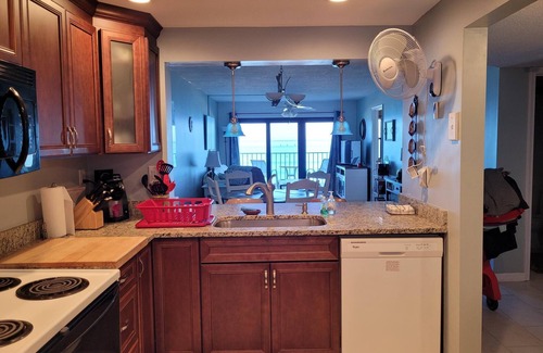 Hutchinson Island South Condo | Beautiful Direct Oceanfront Condo in Jensen Beach FL - Minimum 30 Day Rental