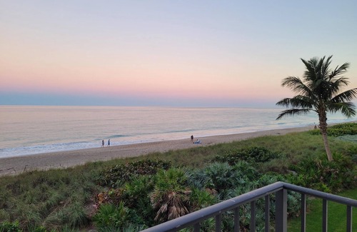 Hutchinson Island South Condo | Beautiful Direct Oceanfront Condo in Jensen Beach FL - Minimum 30 Day Rental