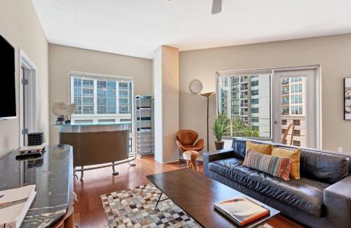 South Eola House | Beautiful Downtown Condo 1 Bed 1 Bath