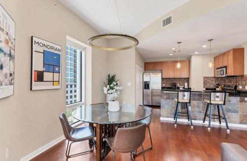 South Eola House | Beautiful Downtown Condo 1 Bed 1 Bath