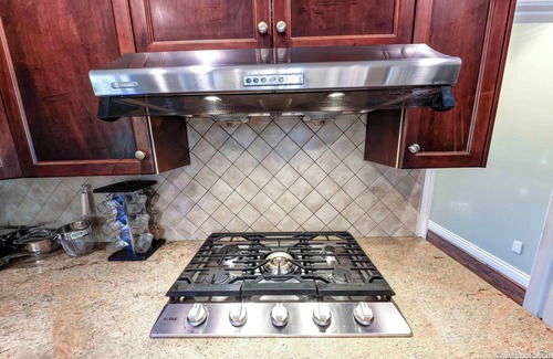 Dunbar House | Beautiful Dunbar 3600 sq ft Home : Perfect Location, Three King Beds, large Yard