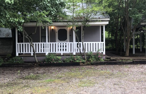 Van Alstyne House | Beautiful Durning House Cottage