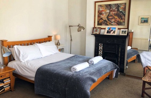 Canton House | Beautiful Edwardian House With 3 Large Bedrooms And 3 Comfy Beds