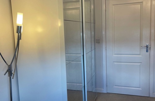 Wolverhampton Apartment | Beautiful en-suite room, near train station.
