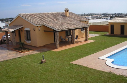 Conil de la Frontera City Center Ski Chalet | Beautiful countryside villa with private pool, garden and barbecue area.