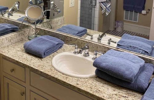 North Brookhaven House | Beautiful estate apartment with great privacy!