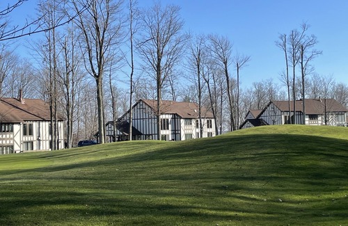 Clymer Condo | Beautiful fall colors! PknPk Canterbury Woods. Golf course views Sleeps 10